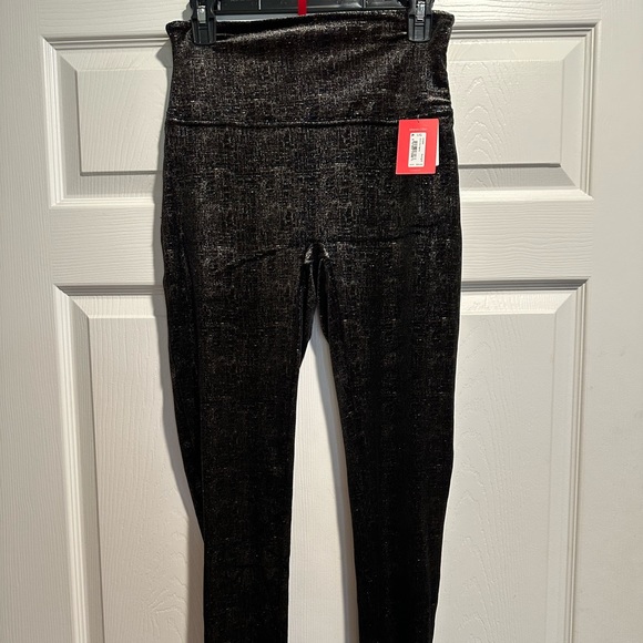 NWT Spanx Velvet Shine Legging - Picture 2 of 3